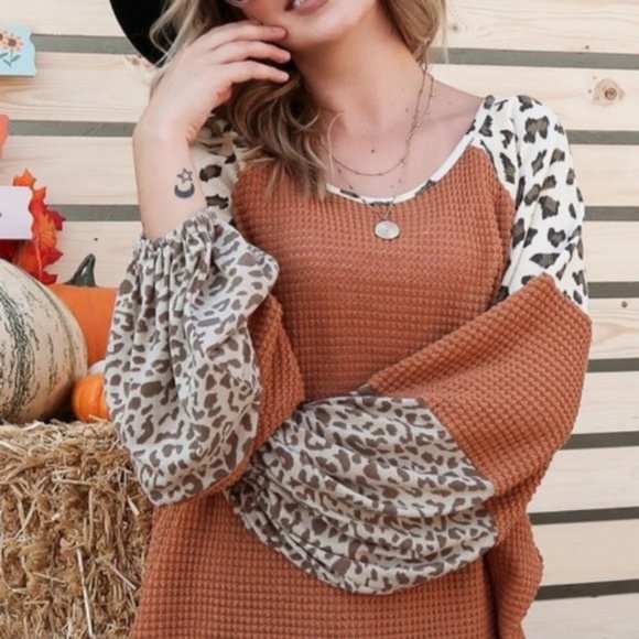 08 Cozy Leopard Print Balloon Sleeve Waffle Top - Picture 5 of 6